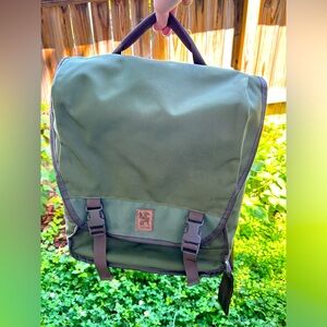 Chrome Industries Soma bike commuter backpack, Olive Green, 15”x13”. Rare find!